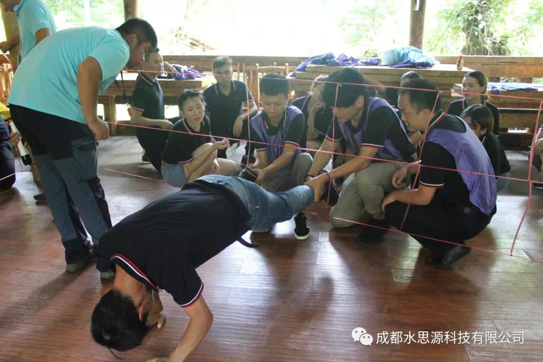 水思源——“鑄造優(yōu)秀團(tuán)隊(duì)，共創(chuàng)企業(yè)輝煌”
